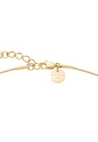 Chiusura di collana in oro con maglie regolabili e ciondolo tondo inciso con "ROSEFIELD AMS | NYC" su uno sfondo bianco.