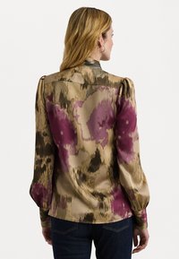 Lauren Ralph Lauren FLORAL SATIN CHARMEUSE TIE NECK BLOUSE - Button-down blouse - tan multi