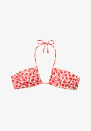 Top bikini rosa e rosso con stampa floreale, laccio a collo e lati arricciati su sfondo bianco.