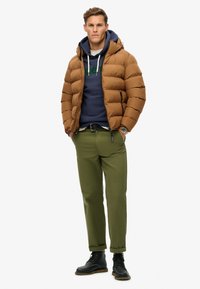 Superdry & Co HOODED SPORTS PUFFER  - Chaqueta de invierno - denim co tobacco brown