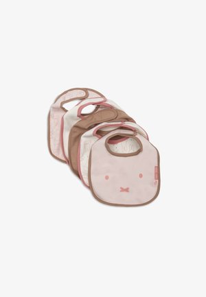 Set van vijf roze en beige baby slabbetjes met dierengezichten en patroonontwerpen, overlappend gerangschikt op een witte achtergrond.
