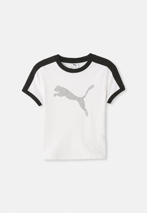T-shirt blanc à manches courtes avec des manches noires, présentant un graphisme à pois d'un puma en plein saut au centre.
