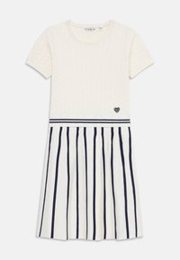 Neselectat, cream white