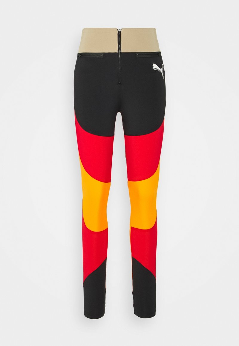 Leggings deportivos de cintura alta con una mezcla de paneles en negro, rojo, amarillo y naranja. Las características clave incluyen una cinturilla con cremallera y una tela texturizada.