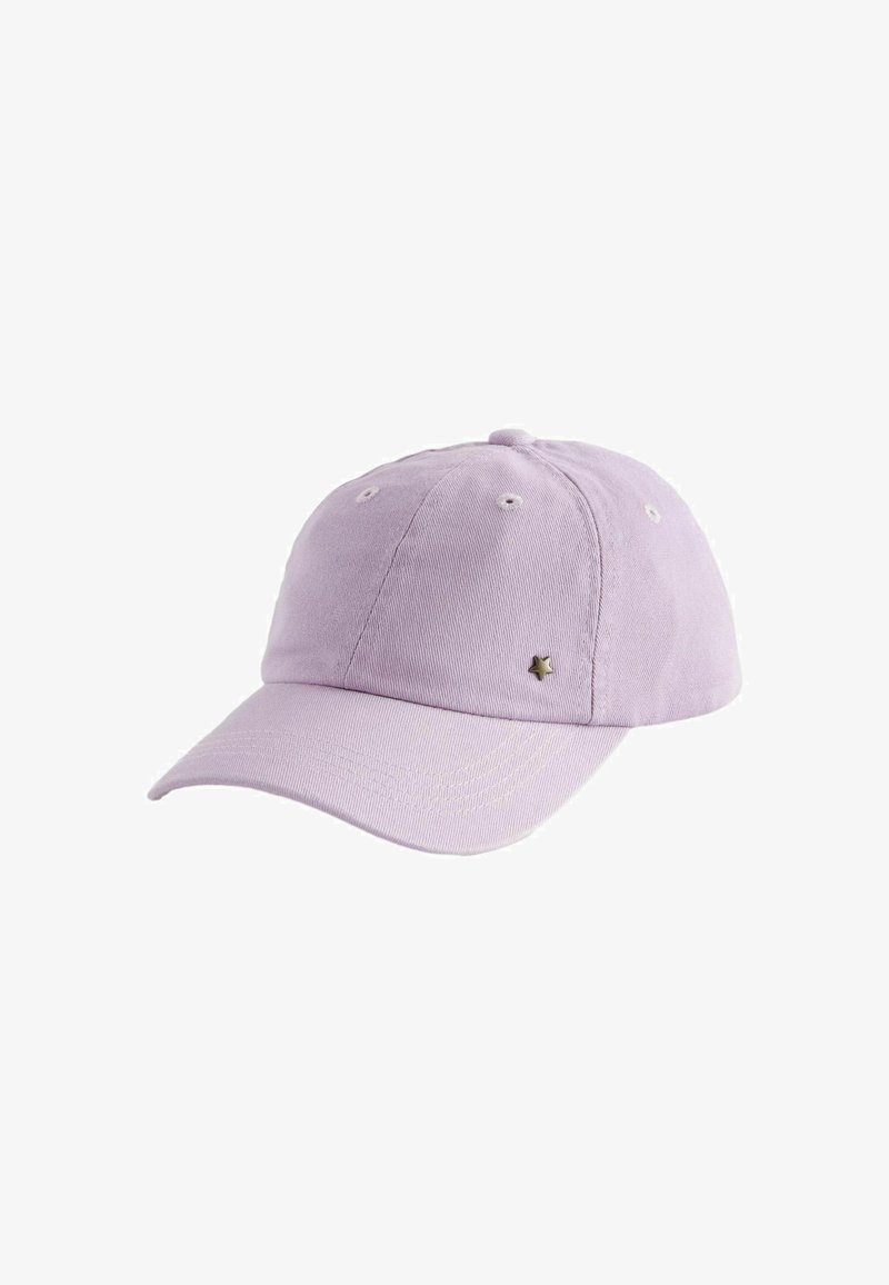 Cappellino da baseball in cotone di un leggero colore viola con visiera ondulata e una piccola accentatura a forma di stella in metallo sul lato, dotato di sei fori per la ventilazione.