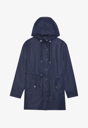 Mornarsko modra dežna jakna s kapuco, z vrvico na pasu, sprednjimi gumbi na pritisek ter dvema stranskima žepoma. Gladko, vodoodporno blago.