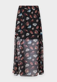 Jupe longue noire transparente avec doublure intérieure, présentant des motifs multicolores de coquillages en rouge, bleu et blanc.