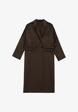 Bruine wollen overjas met een opstaande kraag, dubbele knopen, twee voorzakken en een getailleerd silhouet. Heeft lange mouwen en minimale accenten.