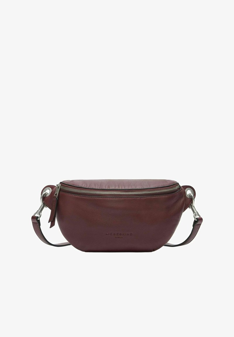 Bordowa torebka na ramię z naturalnej skóry o fakturowanej powierzchni, zamkiem błyskawicznym i regulowanym paskiem. Z przodu znajduje się subtelne wytłoczone logo.