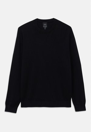Pull noir à manches longues avec col rond, d'une finition côtelée aux poignets et à l'ourlet. Étiquette Armani Exchange visible sur le col intérieur.