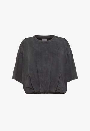 Top gris carbón de manga corta y gran tamaño, con cuello redondo, dobladillo fruncido y tejido suave y texturizado. Diseño minimalista sin estampados.