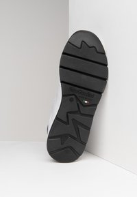 NeroGiardini Sneakers basse - bianco