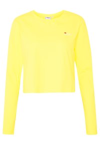 Gul långärmad kortärmad tröja av bomull. Har en liten FILA-logotyp i röd och vit på den övre vänstra sidan. Slät textur.