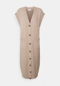 Béžová dlouhá vesta ke kolenům z měkké látky, s výstřihem do V, krátkými rukávy, šesti knoflíky a dvěma předními kapsami.