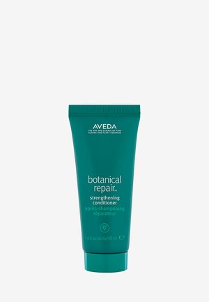 Un tube vert de 40 ml de l'après-shampoing fortifiant Aveda Botanical Repair, avec un texte blanc et vert clair sur le devant.