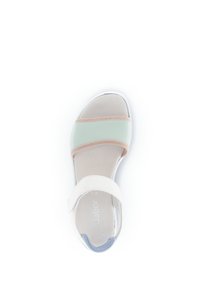 Multikleurige sandaal met groene en perzikkleurige banden, een witte rand en een beige zool. Glad materiaal met een comfortabele voetbedontwerp.