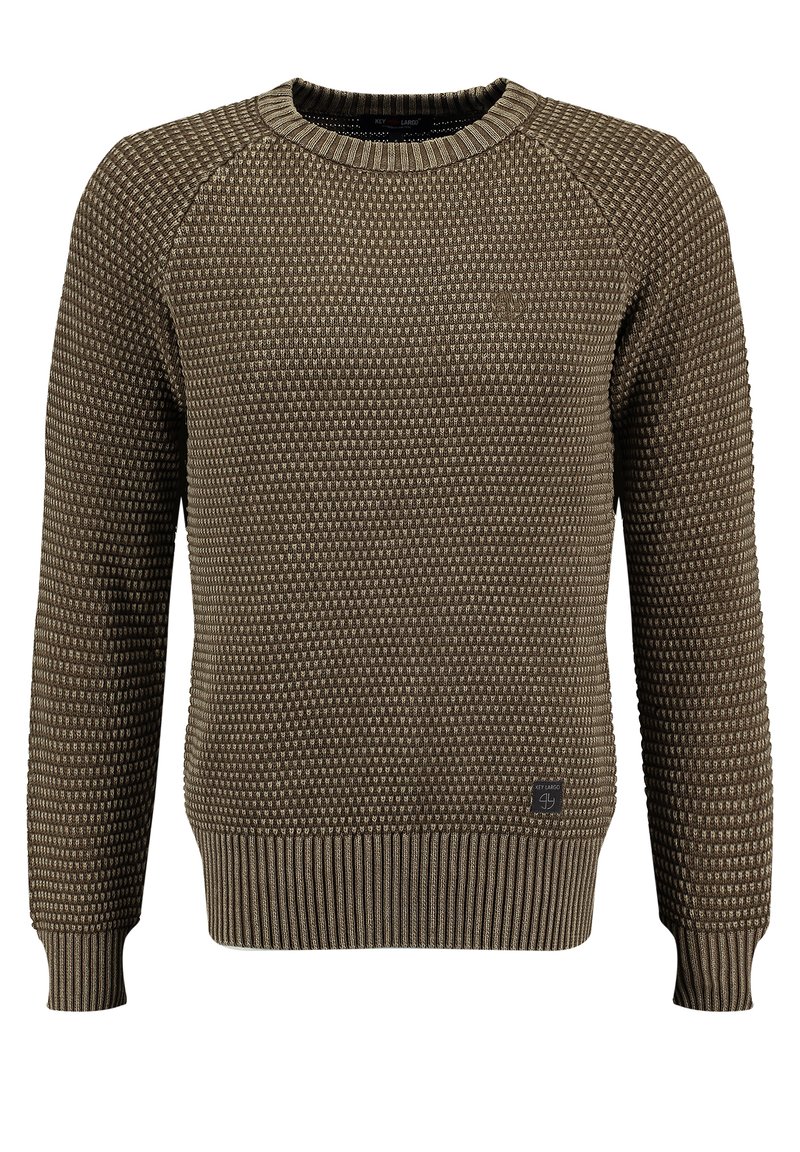 Sweter dzianinowy w oliwkowym kolorze z teksturą, z okrągłym dekoltem, rękawami raglanowymi oraz ściągaczami przy mankietach i u dołu. Mała metka z logo na dolnej części przodu.