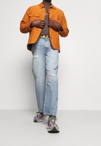 Wrangler Džíny Relaxed Fit - light-blue denim