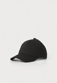 Casquette de baseball noire avec une visière courbée, fabriquée en tissu doux. Présente un logo subtilement brodé à l'avant pour un design minimaliste.