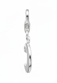 Orecchino a cerchio in argento con una superficie liscia e lucida e un design curvo. Presenta una chiusura sicura con un piccolo accento decorativo nella parte superiore.