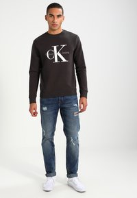 Calvin Klein Jeans CREW NECK - Sweatshirt - meteorite