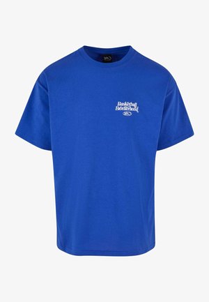 Sininen puuvillapaita lyhyillä hihoilla; sisältää valkoisen "Basketball Brotherhood" -logon vasemmassa rintakappaleessa. Klassinen pyöreä kaula-aukko.