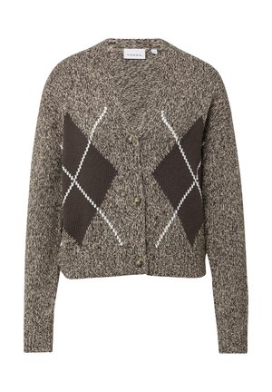 Brauner und cremefarbener Cardigan mit V-Ausschnitt, der ein Rautenmuster in Dunkelbraun und Weiß aufweist. Knöpfe vorne, gefertigt aus strukturiertem Strickstoff.