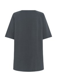 T-shirt corto grigio scuro con vestibilità rilassata, scollo rotondo e texture liscia. Presenta un design pulito e minimalista senza motivi.