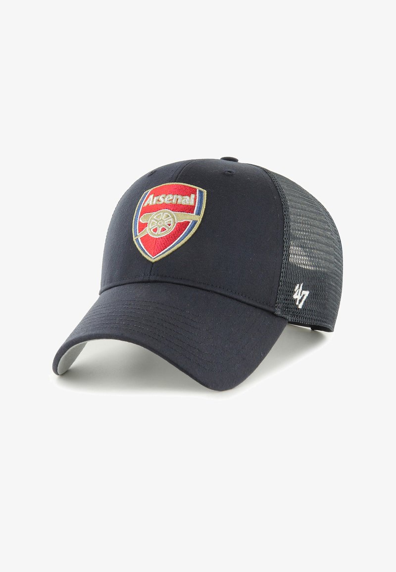 Gorra de marina con visera curva, que presenta un logo de Arsenal bordado en rojo, amarillo y azul. Parte trasera de malla; logo de '47 cosido en el lado.