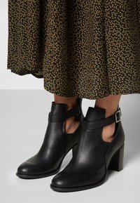 Zign Ankle boot