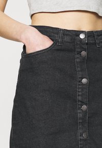 JDY Falda acampanada - black