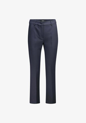 Marineblauwe op maat gemaakte damesbroek met riemlussen, voornaad en rechte pijpen op een witte achtergrond.