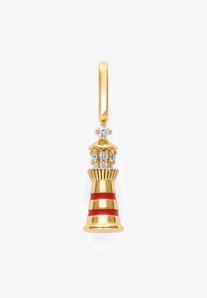 Goldener Anhänger in Form eines Leuchtturms mit roten Emailstreifen und kleinen klaren Steinen um den Lichtbereich, befestigt an einer goldenen Öse.