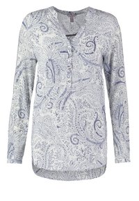 Camicia a maniche lunghe in tessuto bianco con motivo paisley blu. Presenta un collo a V e dettagli con bottoni sul fronte. Orlo curvato.