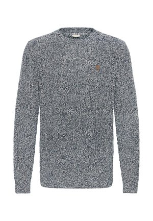 Gestickter Pullover in Marineblau und Weiß mit einem strukturierten Muster, Rundhalskragen und einem kleinen braunen Lederlogo-Patch auf der Brust. Lange Ärmel.