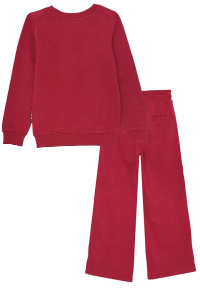 Completo in felpa rossa con pantaloni coordinati in tessuto morbido. La felpa presenta un collo rotondo e polsini a coste; i pantaloni hanno una vita elastica.