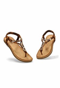Sandalias de dedo de imitación de cuero marrón con herrajes decorativos, plantilla acolchada y tira texturizada. Suela de goma para un buen agarre.