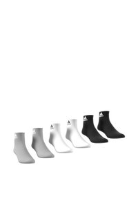 Seis pares de calcetines deportivos en gris, blanco y negro con puños acanalados, que presentan el logotipo de Adidas en blanco en cada calcetín.