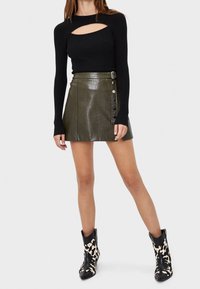 Bershka Neule - black