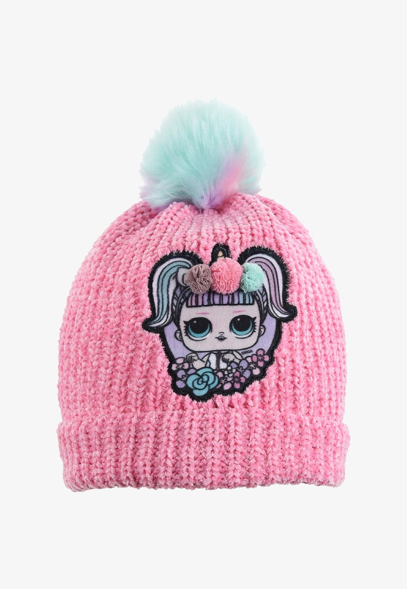 Cappello lavorato a maglia rosa con pompon in pelliccia sintetica, caratterizzato da un design di bambola ricamato con accenti colorati e dettagli floreali.