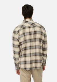 Beige en blauwe geruite shirt met lange mouwen, een button-down kraag en een relaxte pasvorm. Kenmerkt zich door contrasterende ruitpatronen en een zachte stoftextuur.