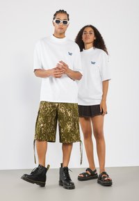 Thumbnail Image 4