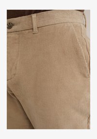 Nevybráno, beige