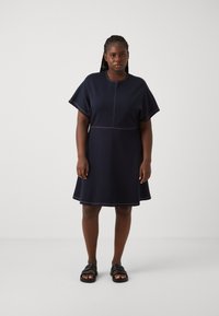 Tommy Hilfiger Curve - GLOBAL STITCH  - Jersey dress - desert sky Thumbnail Image 1