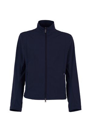 Giacca softshell blu navy con colletto alto, cerniera frontale e due tasche laterali. Presenta una texture liscia e un design minimalista.