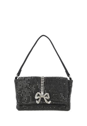 Geantă de seară neagră acoperită cu mici strasuri, cu o fundiță împodobită cu bijuterii și accente de pietre dreptunghiulare pe clapeta frontală, prevăzută cu o singură curea.