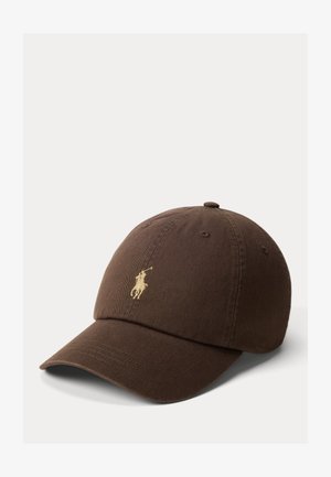 Casquette de baseball marron avec un logo joueur de polo beige brodé sur le devant, présentée sur un fond clair uni.