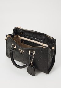 Guess CRESIDIA STATUS SATCHEL - Bolso de mano - black