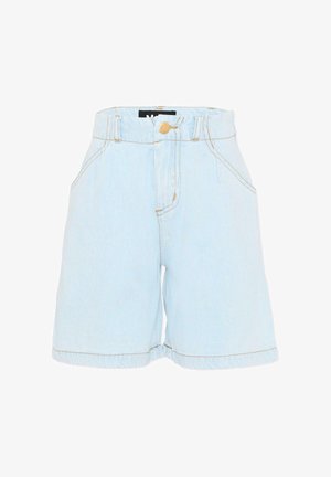 Shorts in denim azzurro chiaro a vita alta con bottone frontale, chiusura con cerniera, passanti per cintura e tasche laterali inclinate.