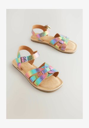 Sandale multicolore cu bretele sintetice holografice, un design încrucișat și o talpă ușoară de culoare bej cu un finisaj texturat.